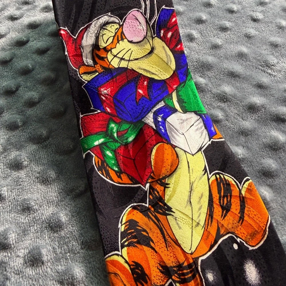 Disney Tigger Christmas Silk Tie Vintage Pooh Exquisite Apparel Holiday Black